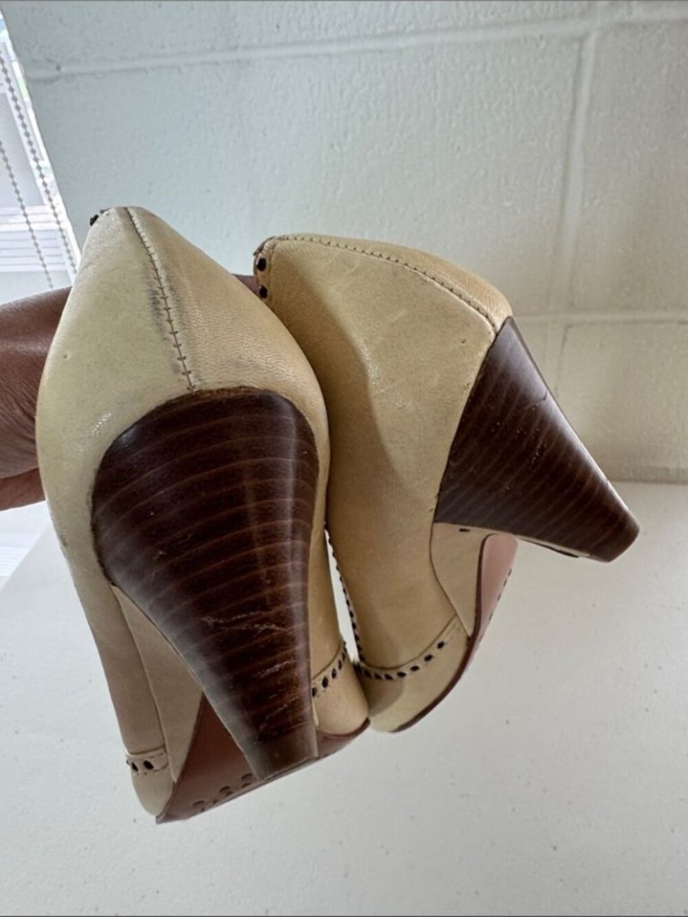 Frye Ivory Studded Peep Toe Low Heel Retro Size 8 Leather Boho Cottagecore - Picture 5 of 14